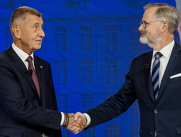 ONLINE: Připněte si českou vlajku, vyzval Babiš Fialu. Následuje hádka o ceny