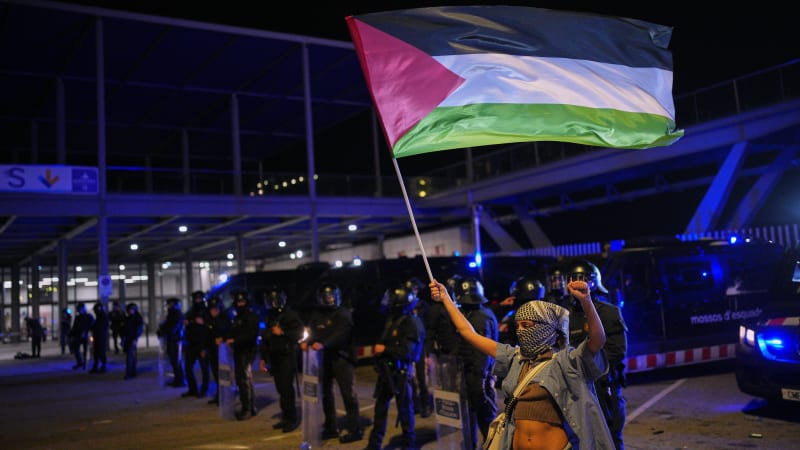 Izrael zadržel stovky aktivistů z flotily mířící do Gazy. Mezi nimi je i Thunbergová