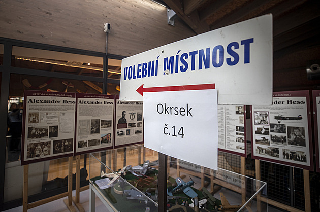 Volby 2025: Jak jsou otevřené volební místnosti v pátek a sobotu