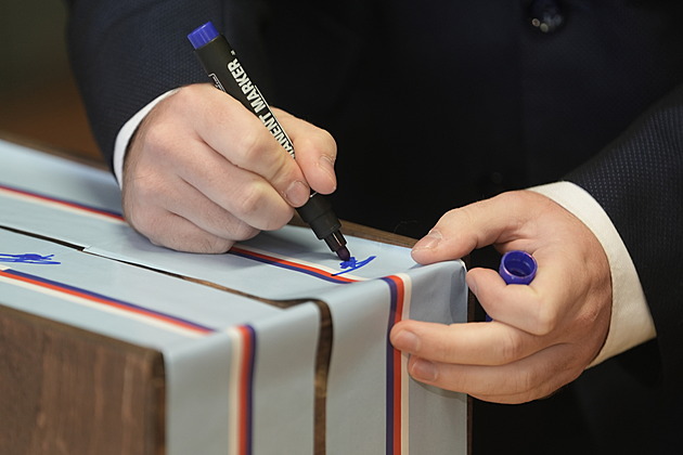 Volby ONLINE: Odvolil exprezident Zeman, Babiš čeká ve frontě