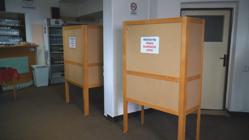 Sauna nebo zimní stadion. Hlasuje se na netradičních místech, v Čilé hledali urny