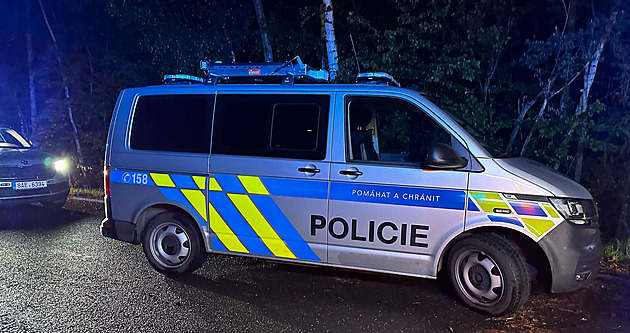 Policista zastřelil agresivního muže, který opakovaně bodl jeho kolegu