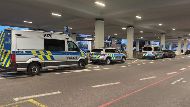 Poplach na pražském letišti: Anonym volal, že se blíží drony. Opatření potrvá do rána