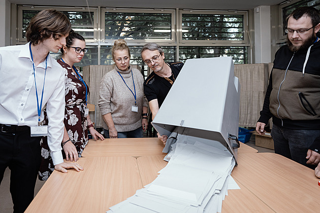 ONLINE: Volby do Sněmovny skončily, první výsledky došly z Brazílie a Vysočiny