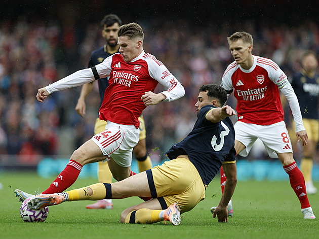 ONLINE: United zvyšují, hraje i Arsenal. Pak šlágr Chelsea-Liverpool, Tottenham slaví