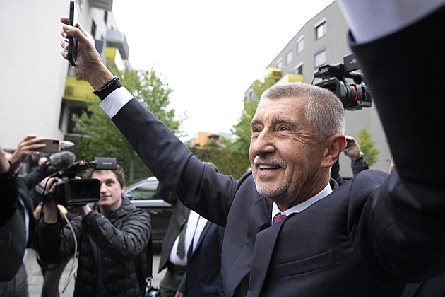 ONLINE: Babiš přjel za prezidentem na Hrad. Pavel přijme i další politiky