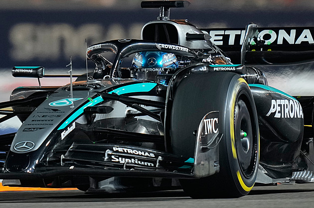 Nudný závod F1 v Singapuru vyhrál Russell, McLaren získal další Pohár konstruktérů