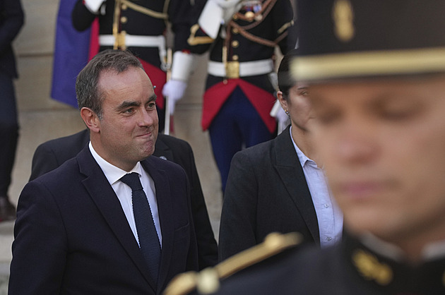 Známá jména. Francouzský premiér vsadil převážně na ministry bývalé vlády