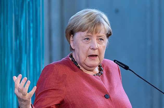 EU mohla s Putinem více jednat, Polsko a Pobaltí se stavěly proti, říká Merkelová