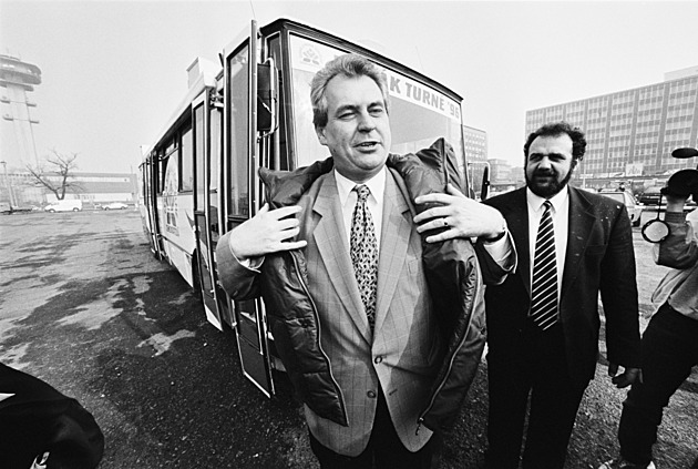 Hvězda Zeman, oranžové tsunami i nové jméno. Vzestup a pád sociální demokracie