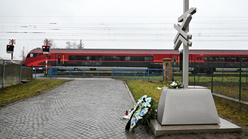 Tragédie v Podivíně: Vlak srazil a usmrtil člověka, koridor do Rakouska přes hodinu stál