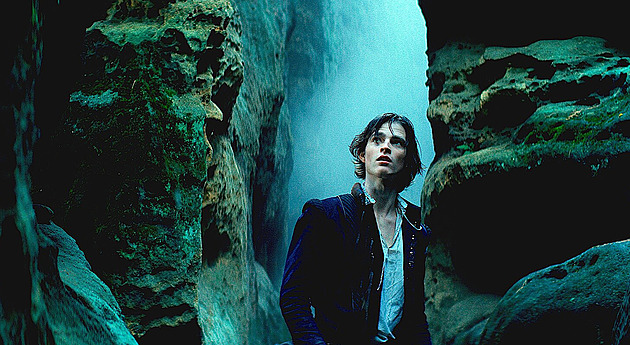 RECENZE: Mršiny i kozlí hlavy. Dobrodružná česká rytírna straší lépe než horor