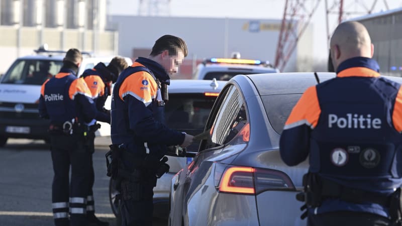 Jako džihádisté. Policie zadržela v Belgii trojici mužů, kteří měli plánovat útoky na politiky