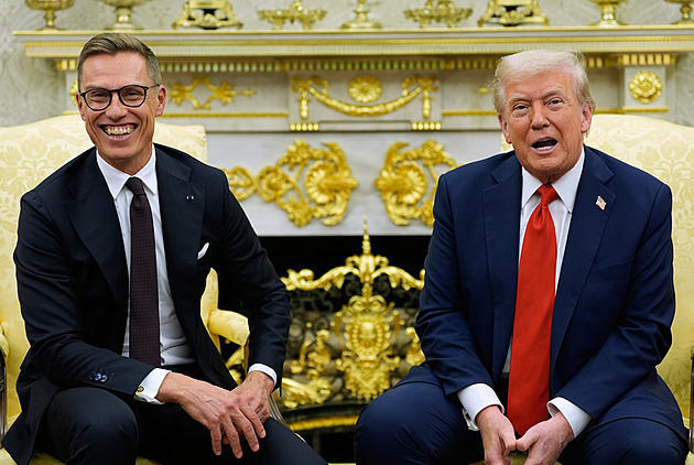 Budu vás před invazí bránit, slibuje Trump Finům. Proti Rusku zvažuje nové sankce