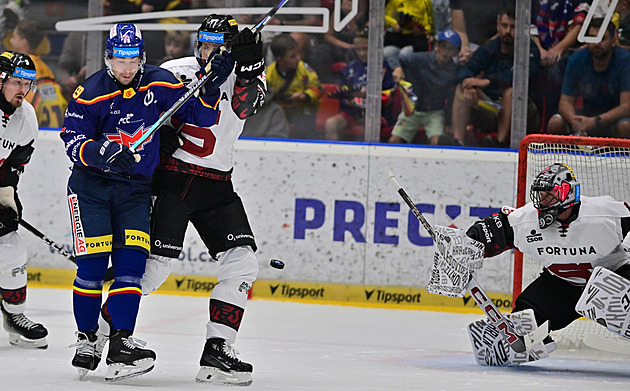 ONLINE: Sparta vede nad lídrem, Hradec v derby přivítá Pardubice