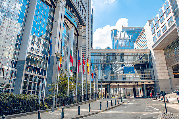 Změna pohlaví neomezeně v jakémkoli věku, chce Brusel. Děsivé, hrozí se kritici