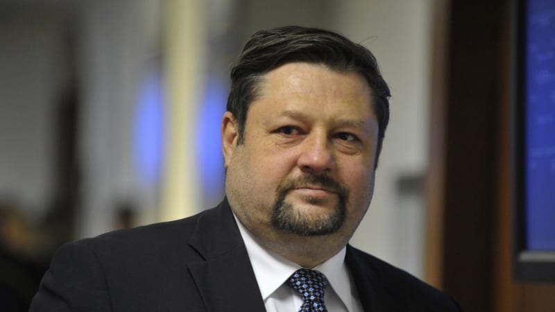 Uprchlý exposlanec ČSSD Petr Wolf se vrací z Paraguaye domů. Odsedět si trest za podvod