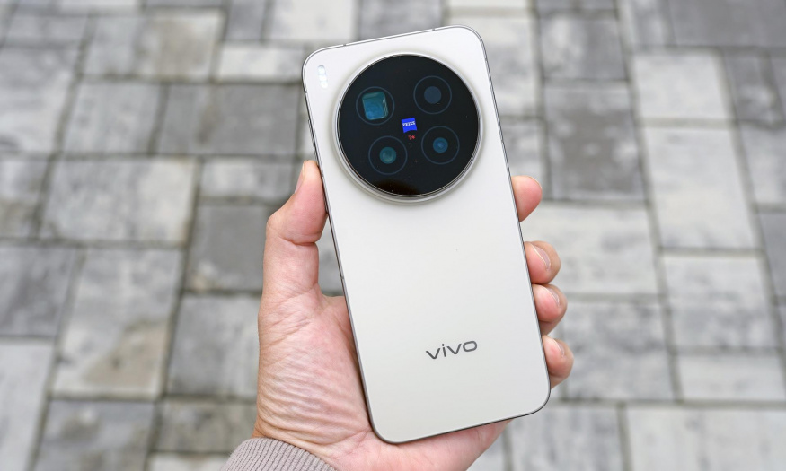 Testujeme nové Vivo X300 Pro! Pokračovatel oblíbeného fotomobilu umí zaujmout