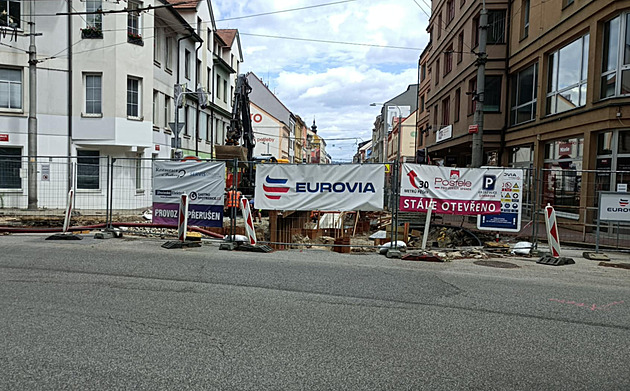 Rudolfovská třída v Budějovicích zůstane zavřená déle, oprava se komplikuje