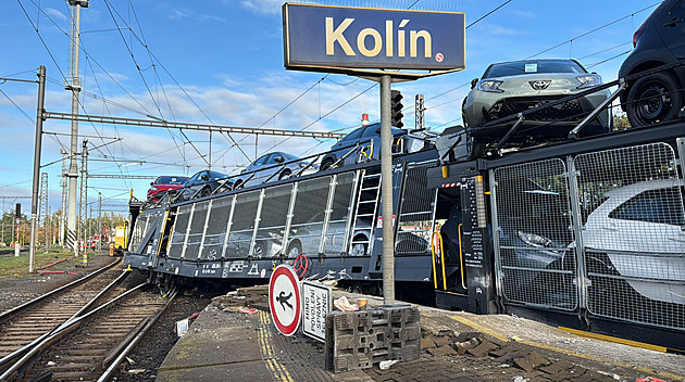 Provoz vlaků z Kolína do Oseka je po nehodě obnoven, škoda přesahuje 40 milionů