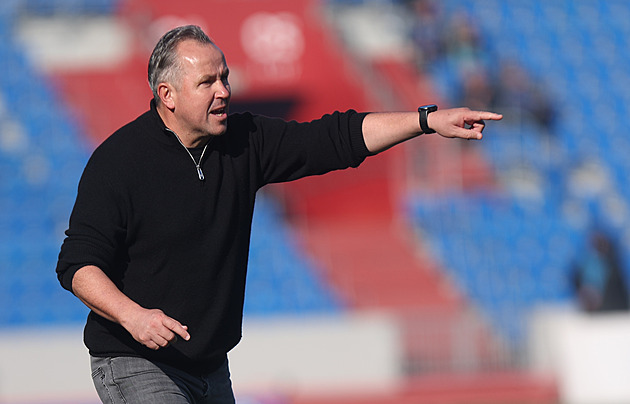 Kluci, mě se nemusíte bát. Trenér Galásek po prohře v premiéře žehral i na nervozitu