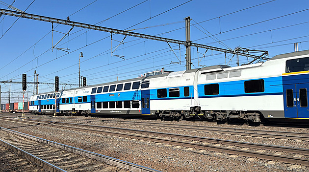 Vlaky ve Studénce si málem vjely do cesty. Událost omezila provoz na koridoru