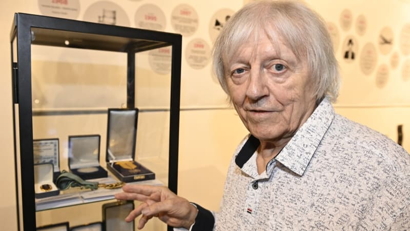 Zpěvák Václav Neckář 82. narozeniny slaví na Slovensku. Borovičku si ale nedá