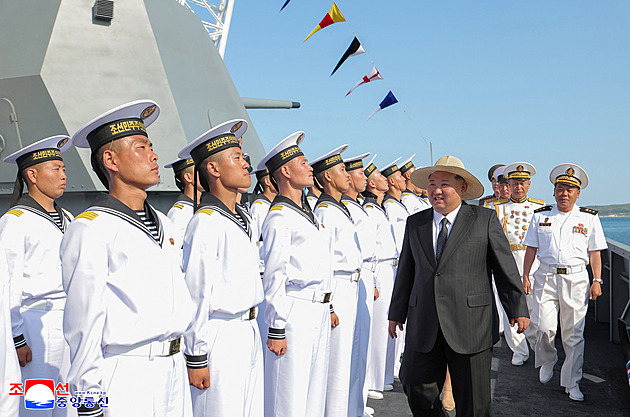 Podvyživení námořníci KLDR se na Kimově akci přejedli tučného, skolil je průjem