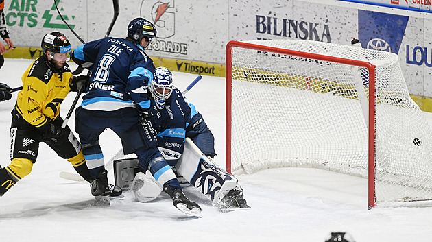 Litvínov konečně vyhrál, dařilo se Kometě i lídrovi. Sparta nezvládla nájezdy ve Varech