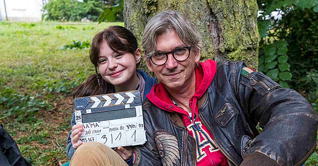 Tak moc se vžila do role, až se hroutila. Strach musel Kodetovu vnučku utěšovat