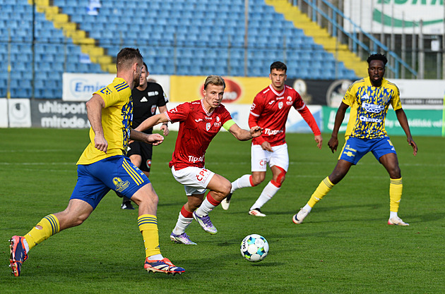 ONLINE: Zlín - Pardubice 0:0, hosté slavili předčasně, Šimkův gól kvůli faulu neplatí