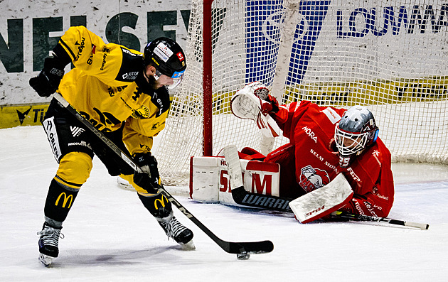 ONLINE: Litvínov vede, lídr drží náskok nad Budějovicemi. Pardubice prohrávají