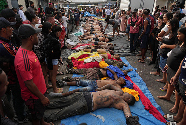 Vrazi, vždyť se vzdávali! Rio zachvátily protesty, místní popisují policejní masakr
