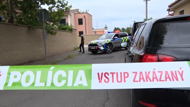 Detaily k nálezu mrtvého miminka v pračce: Leželo pod ručníky, matka se hájí šokem