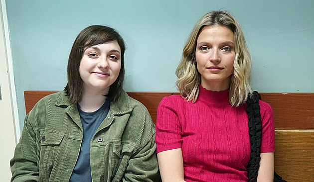 Přátelství z „placu“ jsou zvláštní. Hvězdy Mladé krve o škádlení i výcviku s pistolí