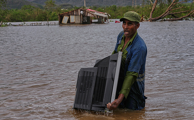Děsivý hurikán Melissa už zabil desítky lidí, nyní míří k Bermudám