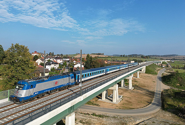 Na nádraží v Hodoníně srazil vlak člověka, další je zraněný. Provoz obnovený