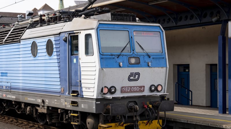 Koridor v Lipníku nad Bečvou stojí. Někdo ukradl kabely, vlaky nabírají velké zpoždění