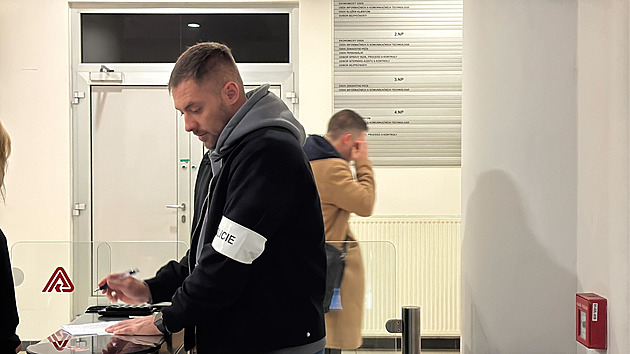 Policie zasahuje ve VZP kvůli veřejným zakázkám, zadržela devatenáct lidí
