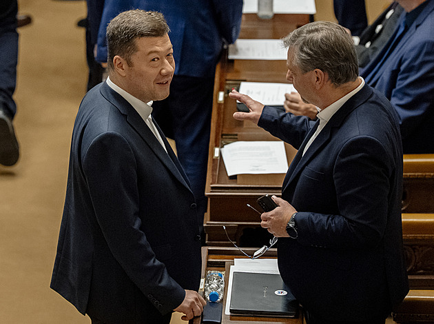 Okamura slibuje, že bude nestranný předseda. Bartošek připomněl jeho přešlapy