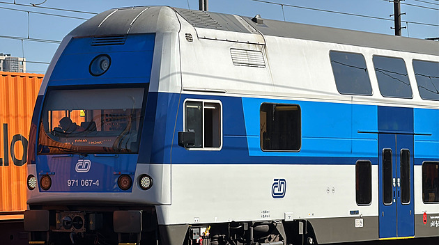 Na koridoru mezi Prahou a Kolínem srazil vlak člověka, zraněný nehodu přežil