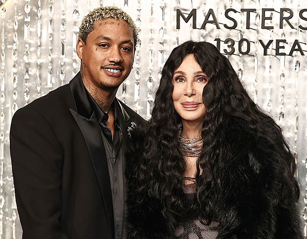 Miluji ho, pořád se smějeme, říká Cher o vztahu s mužem o 40 let mladším