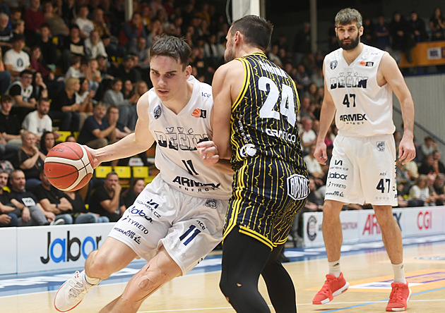 Brno prodloužilo ligovou neporazitelnost.  Děčín zvládl drama, USK porazilo Slavii