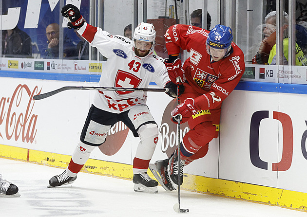 ONLINE: Česko - Švýcarsko 1:0. Kondelíkův gól neplatil, záhy se prosazuje Chlapík