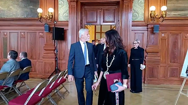 Prezident si prohlédl Císařské lázně, odpoledne zavítá do sklárny Moser