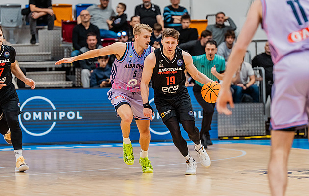 Basket ONLINE: Nymburk nedovolil trhák, ale proti německému velkoklubu dál ztrácí