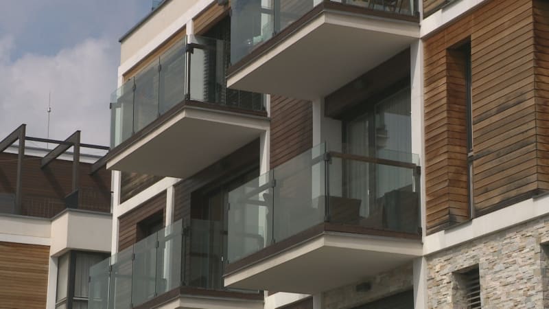 Bydlení v Česku na chvostu Evropy: Mladí nevěří ve vlastní domov, odkládají i založení rodiny