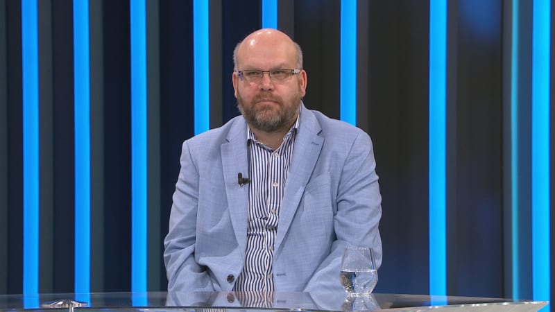 Pavel se pohybuje na hraně ústavy, míní Valeš. Nastínil, proč zdržuje Babišovo jmenování