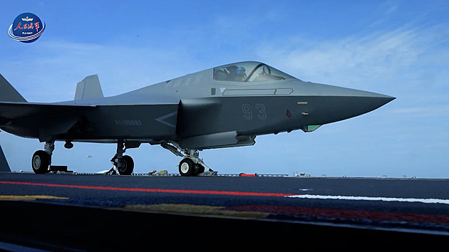 VIDEO: Čínská letadlová loď Fu-ťien dokončila první velké cvičení na moři