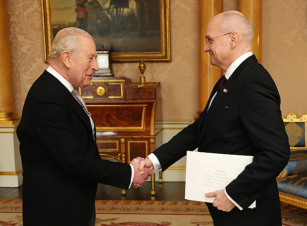 Velvyslanec Bartuška se setkal s Karlem III., králi předal své pověřovací listiny